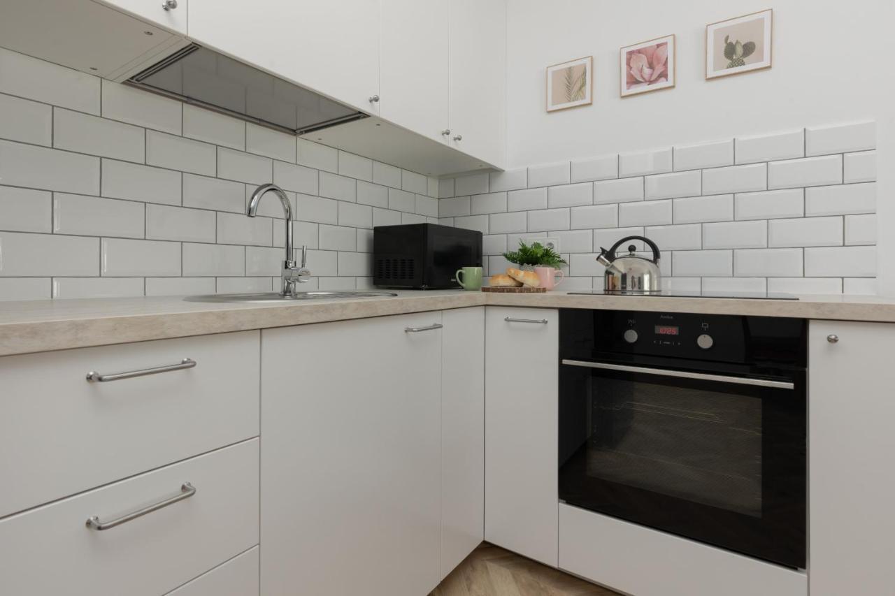Ursus Sunny Studio For 4 Guests With Parking & Balcony By Noclegi Renters Варшава Екстер'єр фото